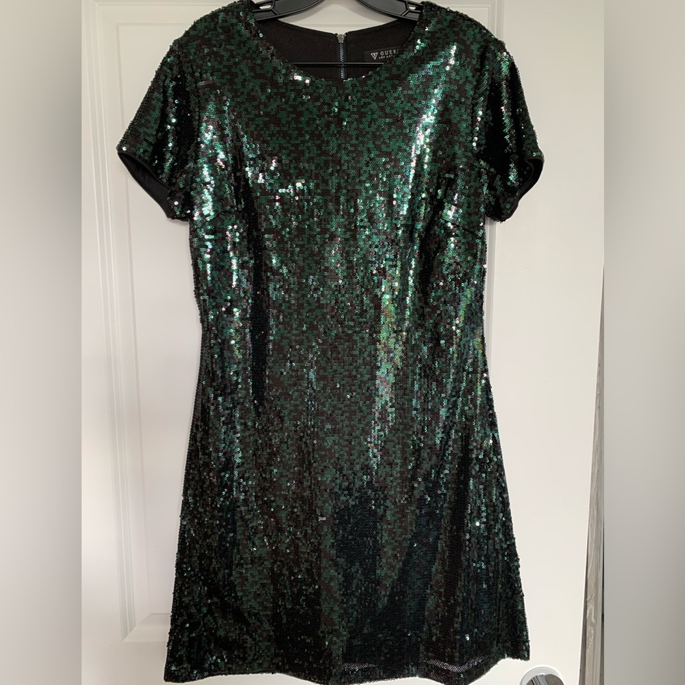 Guess Dress Green Sequins Cocktail
Short Sleeve Sheath Holidays Crew
Classic 10